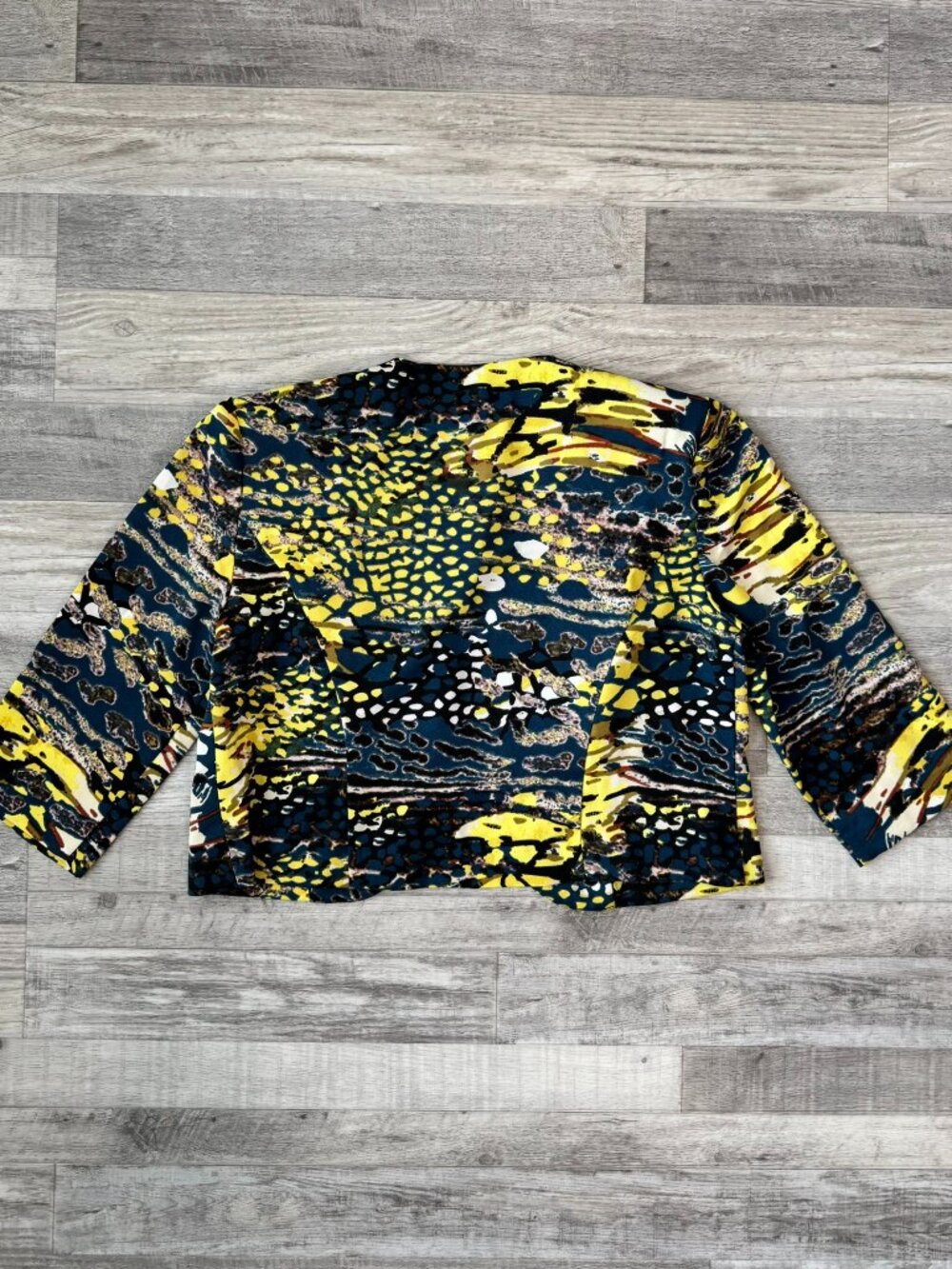 Maya Brooke blue yellow patterned 3/4 sleeve crop blazer size 8 P24 - Picture 6 of 6